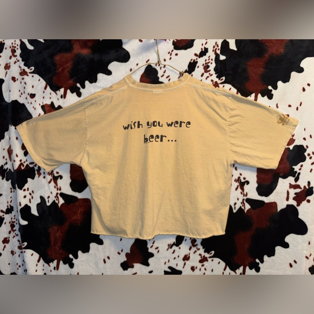 Crazy Shirts Hawaii - ‘Wish You Were Beer’ Cropped Graphic Tee